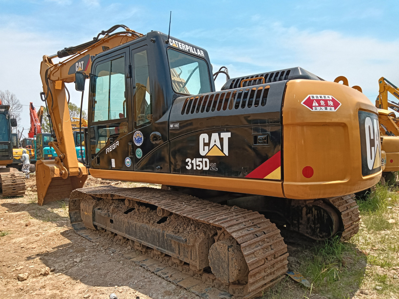 CATERPILLAR 315D2L - Pelle sur chenille: photos 2 CATERPILLAR 315D2L - Pelle sur chenille: photos 2