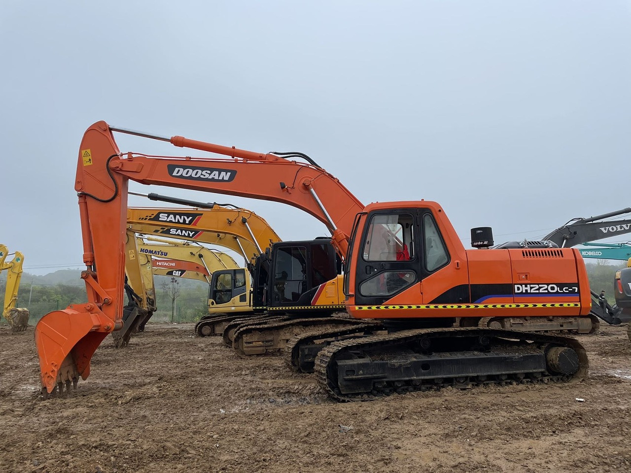 DOOSAN DH220 - Pelle sur chenille: photos 1 DOOSAN DH220 - Pelle sur chenille: photos 1