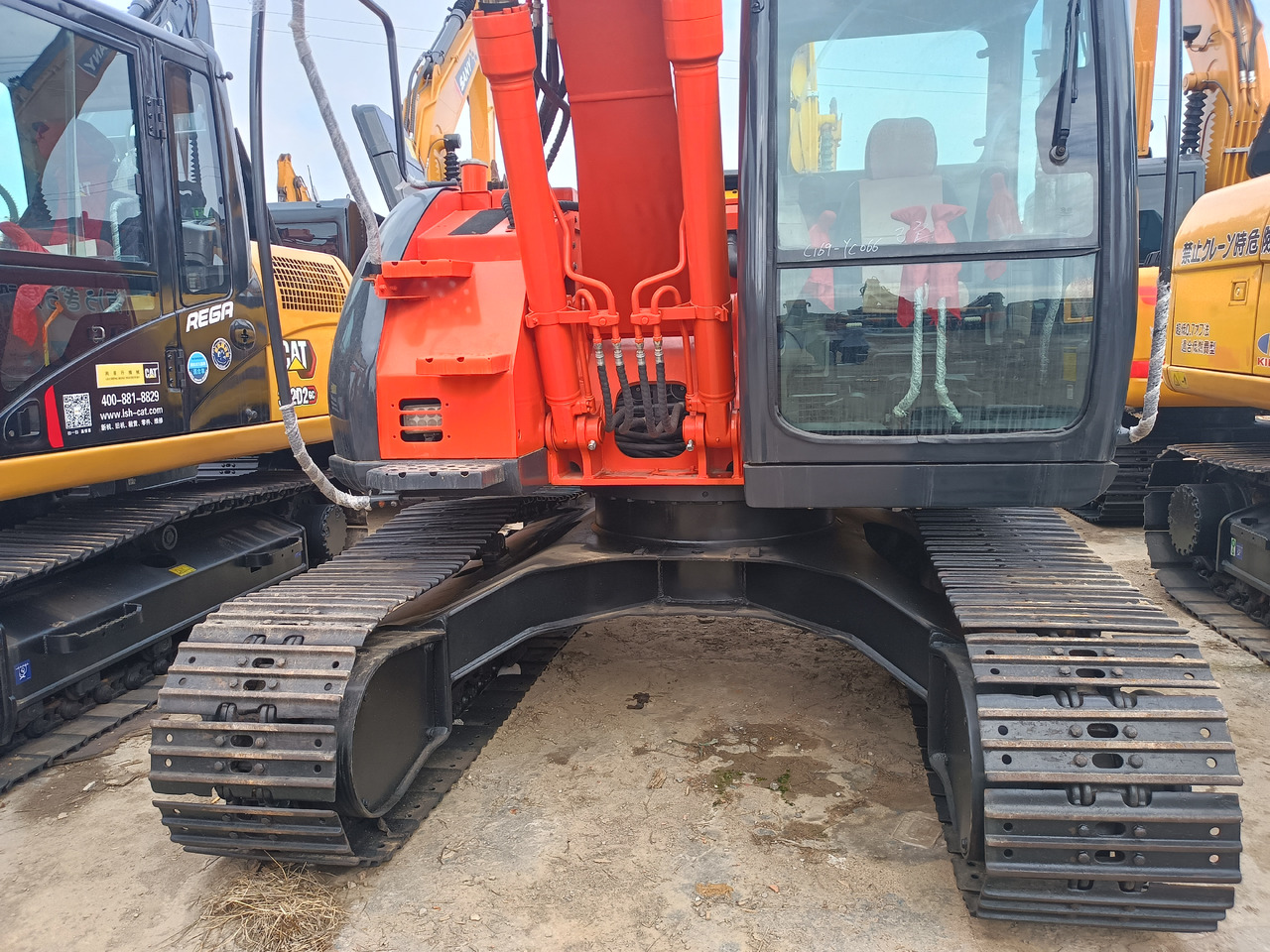 HITACHI ZX135 - Pelle sur chenille: photos 2 HITACHI ZX135 - Pelle sur chenille: photos 2