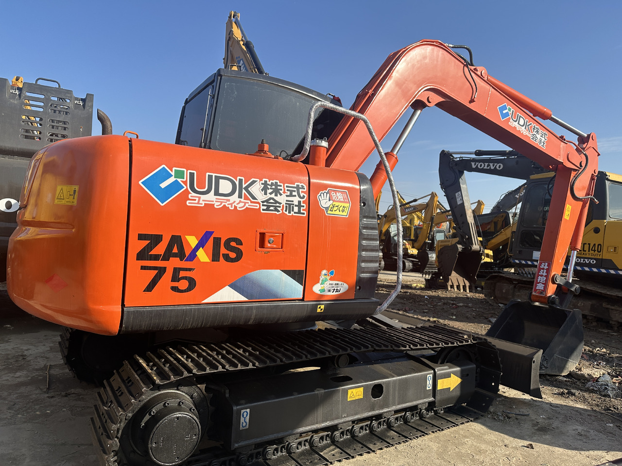 HITACHI ZX75 - Pelle sur chenille: photos 1 HITACHI ZX75 - Pelle sur chenille: photos 1