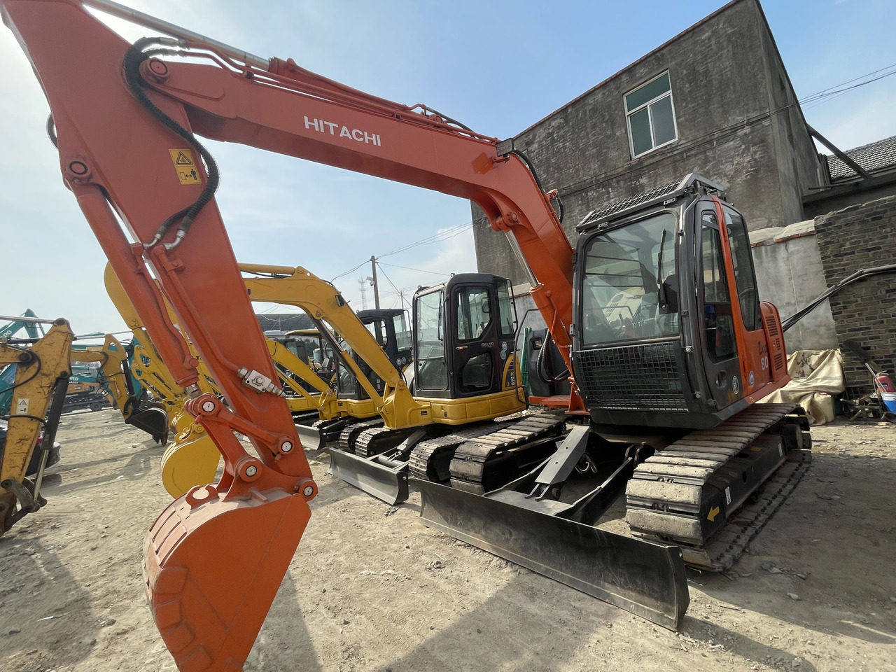 HITACHI ZX80 - Pelle sur chenille: photos 1 HITACHI ZX80 - Pelle sur chenille: photos 1