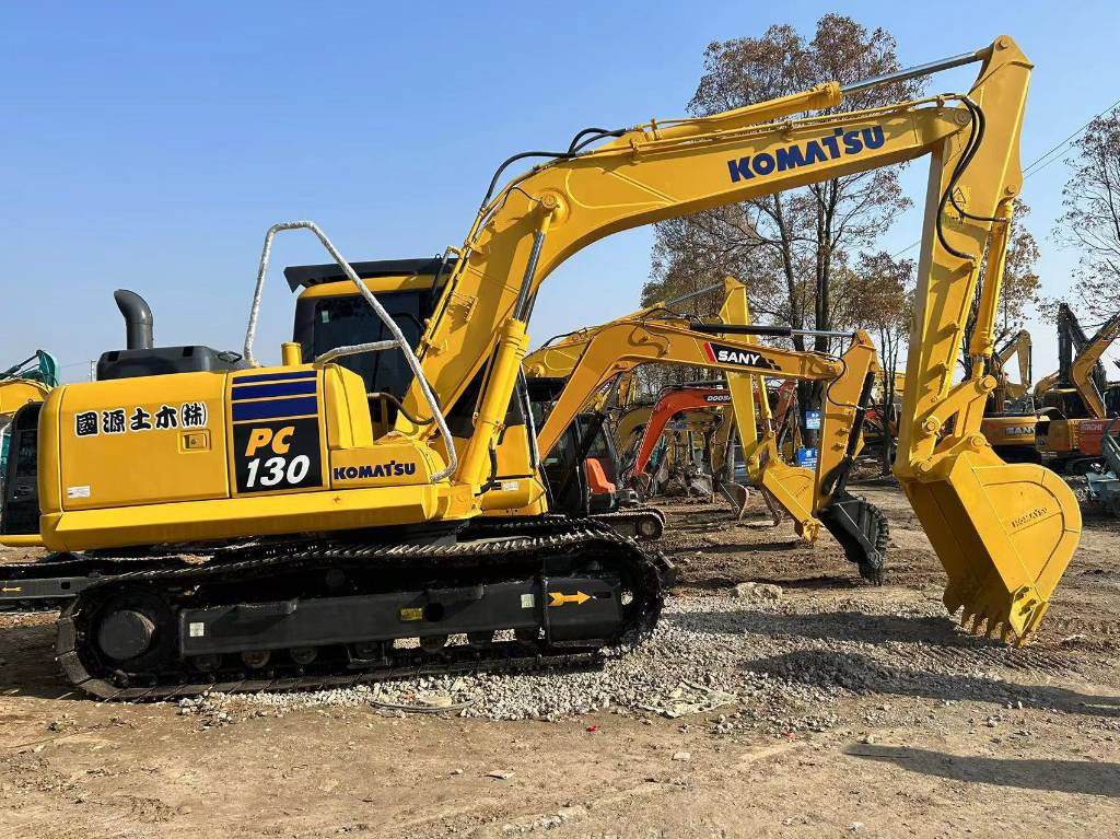 KOMATSU PC 130-8 - Pelle sur chenille: photos 1 KOMATSU PC 130-8 - Pelle sur chenille: photos 1