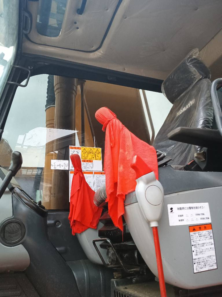 Pelle sur chenille KOMATSU PC 220-8: photos 6