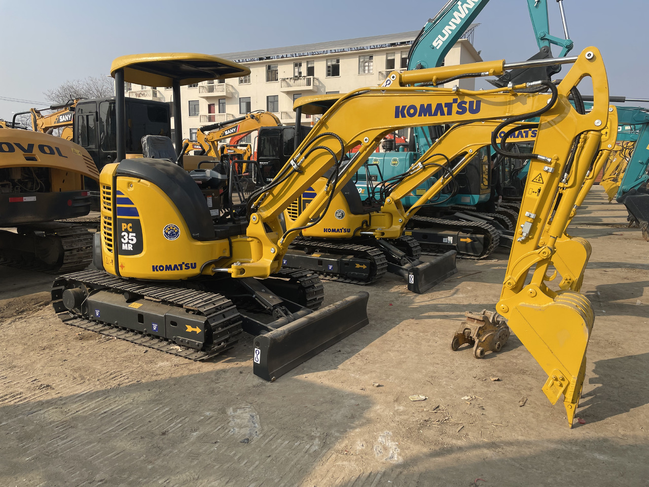 KOMATSU PC 35 MR-3 - Pelle sur chenille: photos 1 KOMATSU PC 35 MR-3 - Pelle sur chenille: photos 1