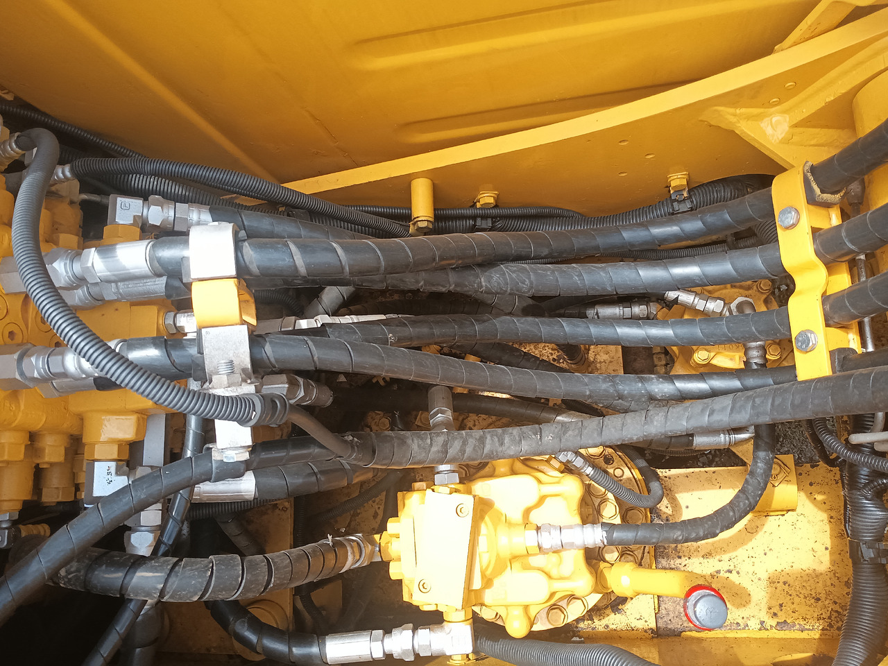 KOMATSU PC120 - Pelle sur chenille: photos 3 KOMATSU PC120 - Pelle sur chenille: photos 3