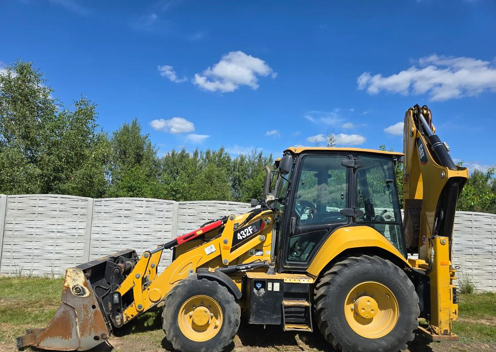 Caterpillar - Tractopelle: photos 5 Caterpillar - Tractopelle: photos 5