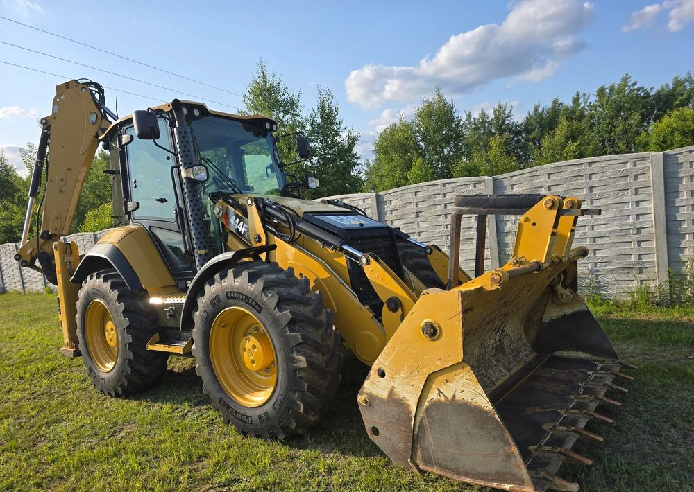 Caterpillar - Tractopelle: photos 2 Caterpillar - Tractopelle: photos 2