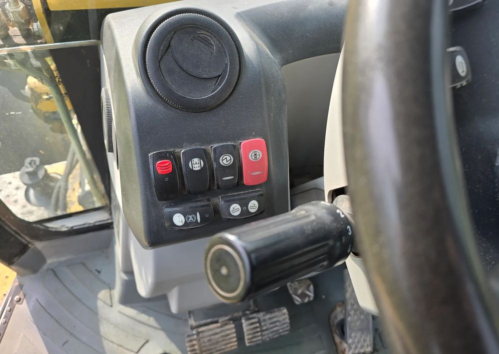 Caterpillar - Tractopelle: photos 4 Caterpillar - Tractopelle: photos 4