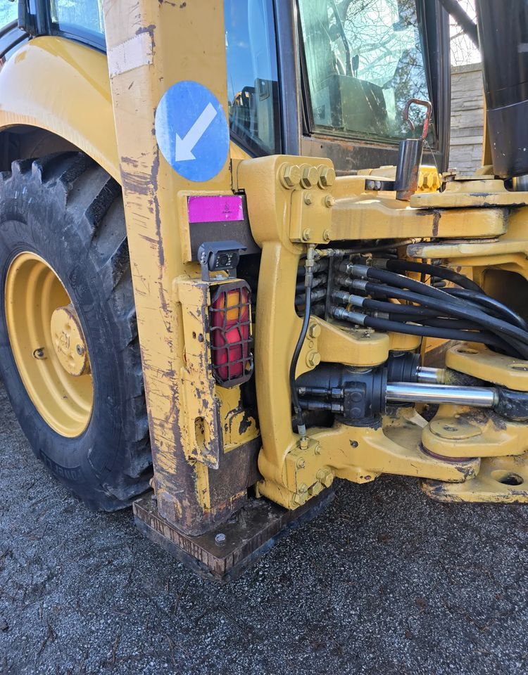 Tractopelle Caterpillar: photos 7 Tractopelle Caterpillar: photos 7