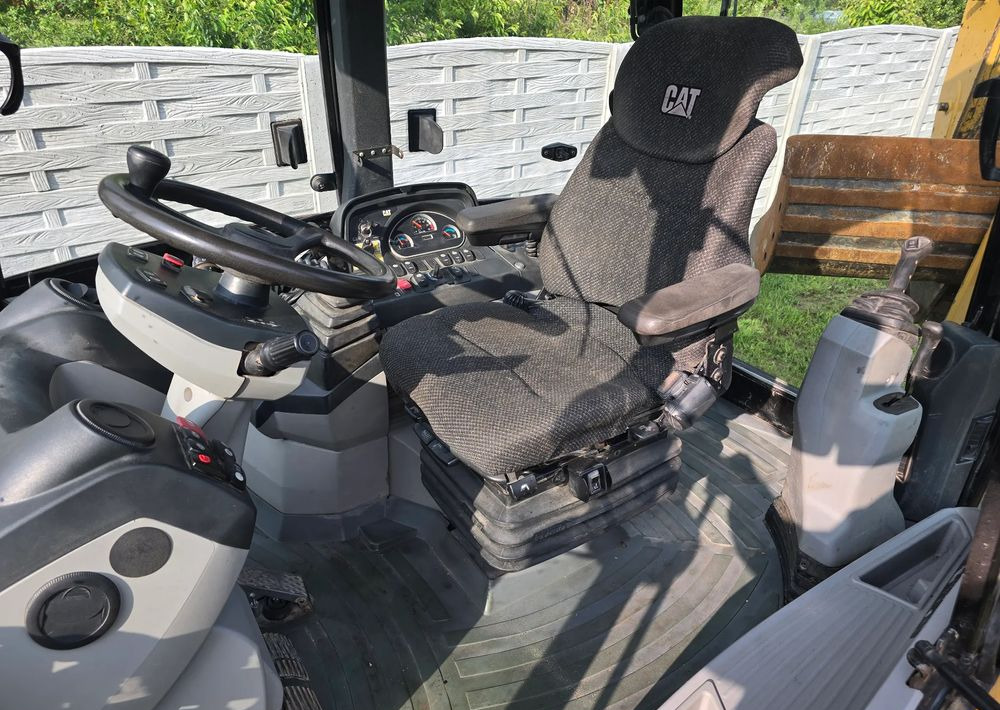 Caterpillar - Tractopelle: photos 3 Caterpillar - Tractopelle: photos 3