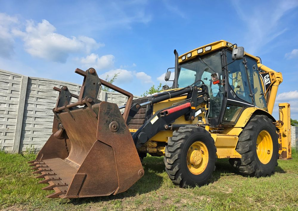 Caterpillar - Tractopelle: photos 1 Caterpillar - Tractopelle: photos 1