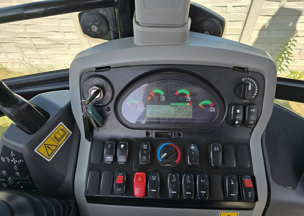 Caterpillar - Tractopelle: photos 4 Caterpillar - Tractopelle: photos 4