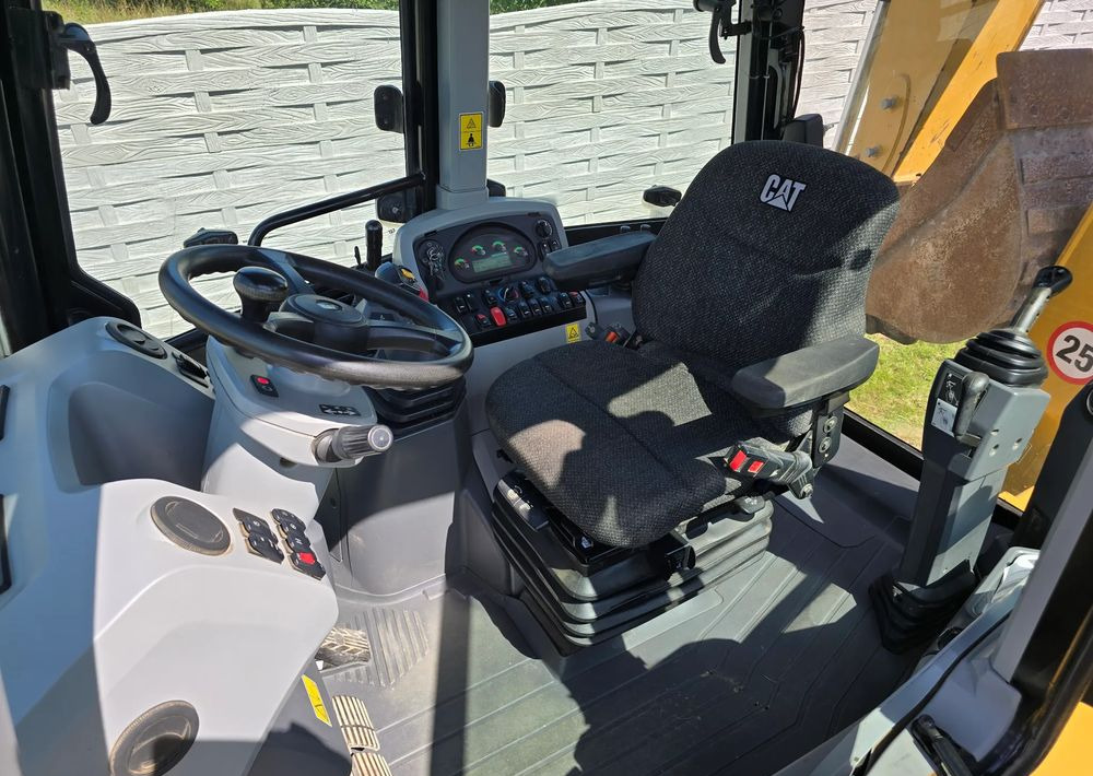 Caterpillar - Tractopelle: photos 3 Caterpillar - Tractopelle: photos 3