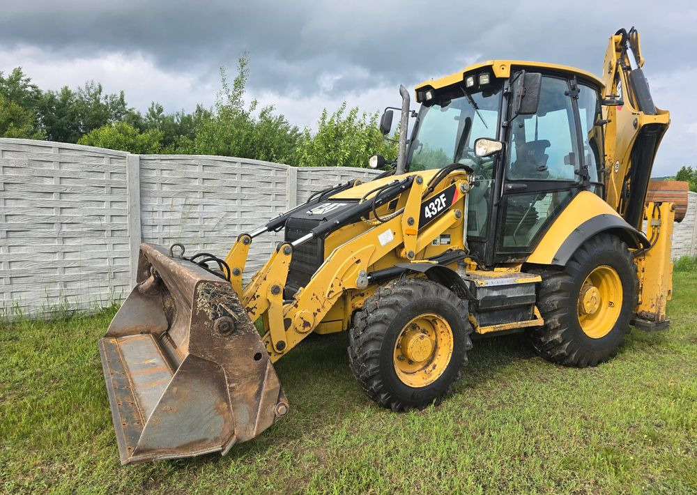 Caterpillar - Tractopelle: photos 1 Caterpillar - Tractopelle: photos 1