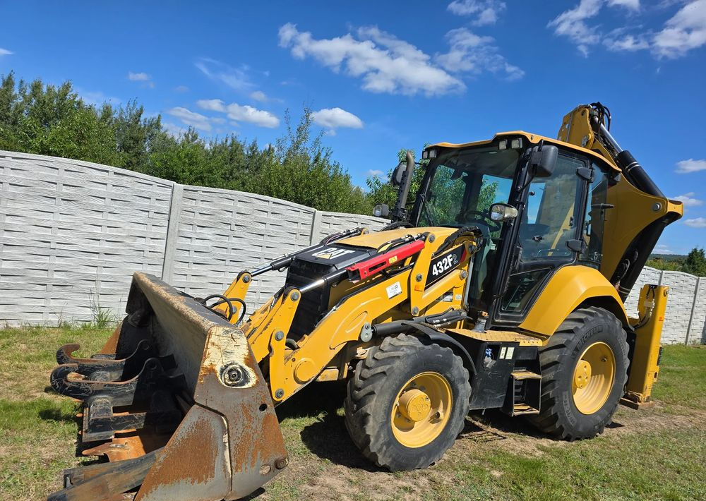 Caterpillar - Tractopelle: photos 1 Caterpillar - Tractopelle: photos 1