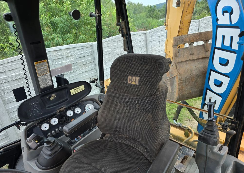 Caterpillar - Tractopelle: photos 3 Caterpillar - Tractopelle: photos 3