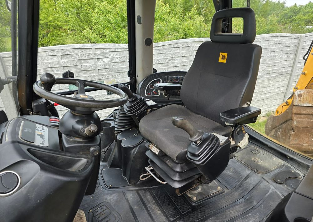 JCB - Tractopelle: photos 3 JCB - Tractopelle: photos 3