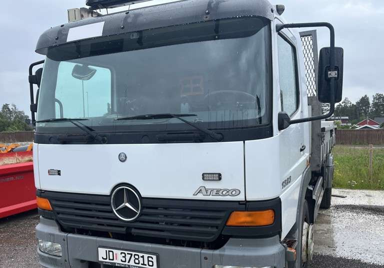 2004 Mercedes-Benz Tipp - EU-godkjent - Camion benne: photos 1 2004 Mercedes-Benz Tipp - EU-godkjent - Camion benne: photos 1