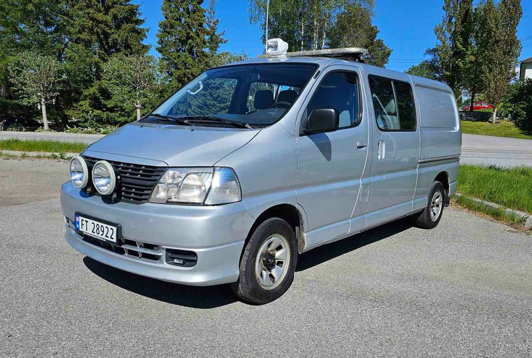 2009 Personbil Toyota Hiace 4 WD Lang type 9 seter EU-Godkjent - Voiture: photos 1 2009 Personbil Toyota Hiace 4 WD Lang type 9 seter EU-Godkjent - Voiture: photos 1