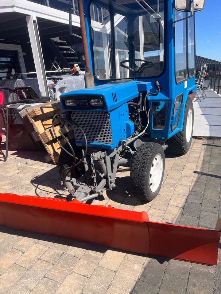 Iseki TX1500 brøyteskjær og feiekost - Tracteur agricole: photos 1 Iseki TX1500 brøyteskjær og feiekost - Tracteur agricole: photos 1