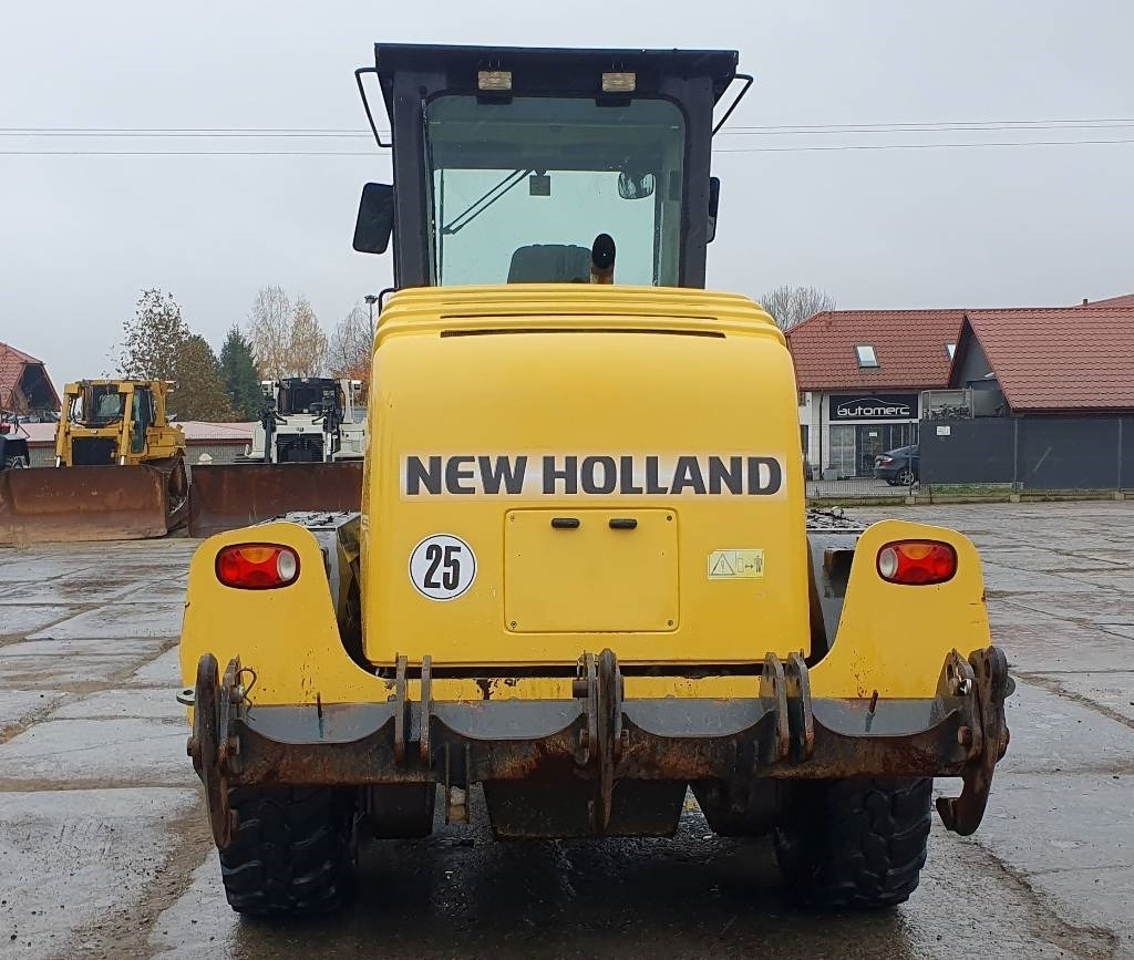 New Holland F 106.6 A - Niveleuse: photos 3 New Holland F 106.6 A - Niveleuse: photos 3