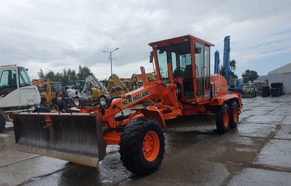 New Holland F 106.6 A - Niveleuse: photos 1 New Holland F 106.6 A - Niveleuse: photos 1