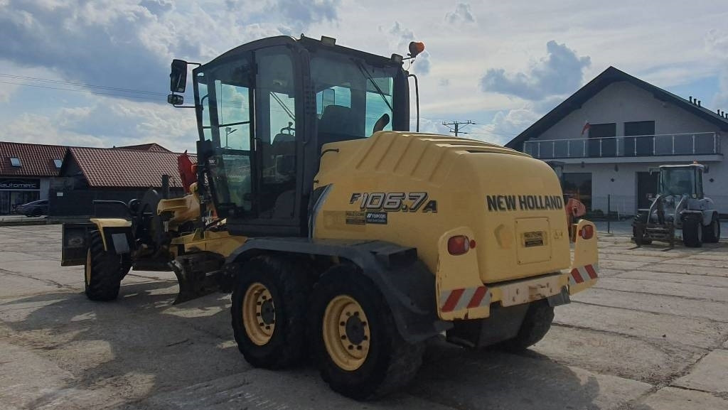 New Holland F 106.7 A - Niveleuse: photos 3 New Holland F 106.7 A - Niveleuse: photos 3