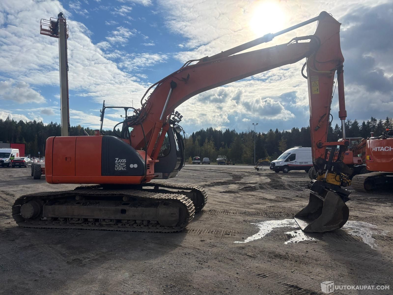 Hitachi ZX 225 USR lc kaivinkone, Lieto - Pelle sur chenille: photos 2 Hitachi ZX 225 USR lc kaivinkone, Lieto - Pelle sur chenille: photos 2