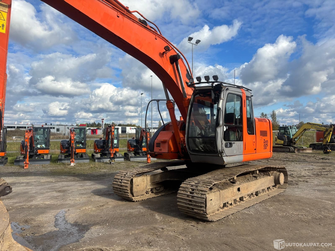 Hitachi ZX 225 USR lc kaivinkone, Lieto - Pelle sur chenille: photos 4 Hitachi ZX 225 USR lc kaivinkone, Lieto - Pelle sur chenille: photos 4