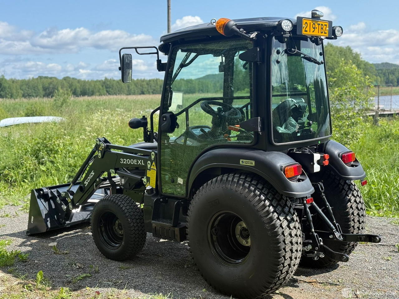 Solis 26 HST ohjaamolla ja etukuormaajalla, 2024, alvillinen, lähes ajamaton, Jyväskylä - Machine agricole: photos 3 Solis 26 HST ohjaamolla ja etukuormaajalla, 2024, alvillinen, lähes ajamaton, Jyväskylä - Machine agricole: photos 3