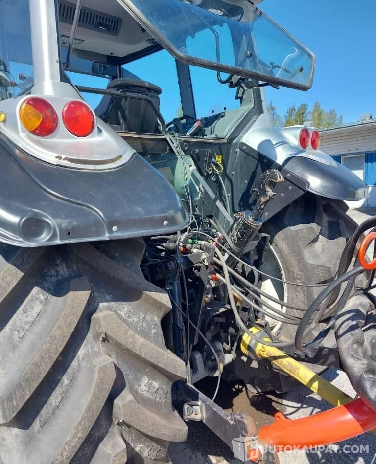 Valtra M 120 E, VAIN 2932 h, Okraspecial, 2004, Kokkola - Machine agricole: photos 5 Valtra M 120 E, VAIN 2932 h, Okraspecial, 2004, Kokkola - Machine agricole: photos 5