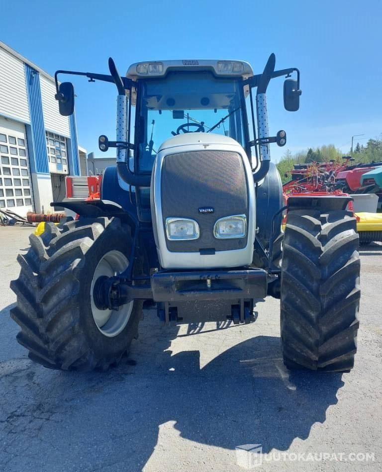 Valtra M 120 E, VAIN 2932 h, Okraspecial, 2004, Kokkola - Machine agricole: photos 4 Valtra M 120 E, VAIN 2932 h, Okraspecial, 2004, Kokkola - Machine agricole: photos 4