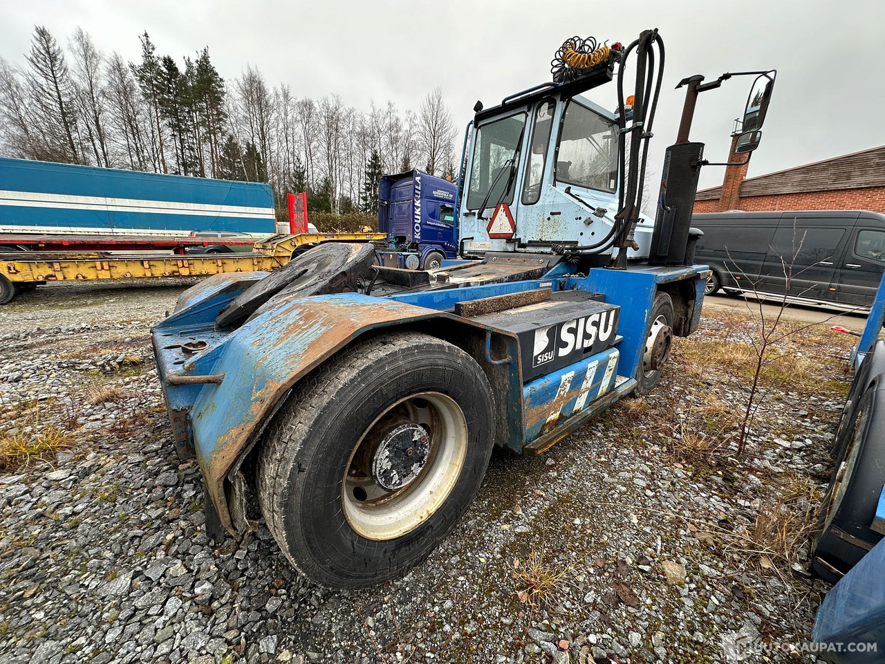 Sisu 4X4 Vetomestari terminaalitraktori, Kurikka - Tracteur portuaire: photos 4 Sisu 4X4 Vetomestari terminaalitraktori, Kurikka - Tracteur portuaire: photos 4