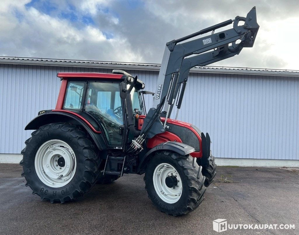 Valtra N121 Advance with front loader, 2007, 9,900 h, Ylivieska - Tracteur agricole: photos 2 Valtra N121 Advance with front loader, 2007, 9,900 h, Ylivieska - Tracteur agricole: photos 2