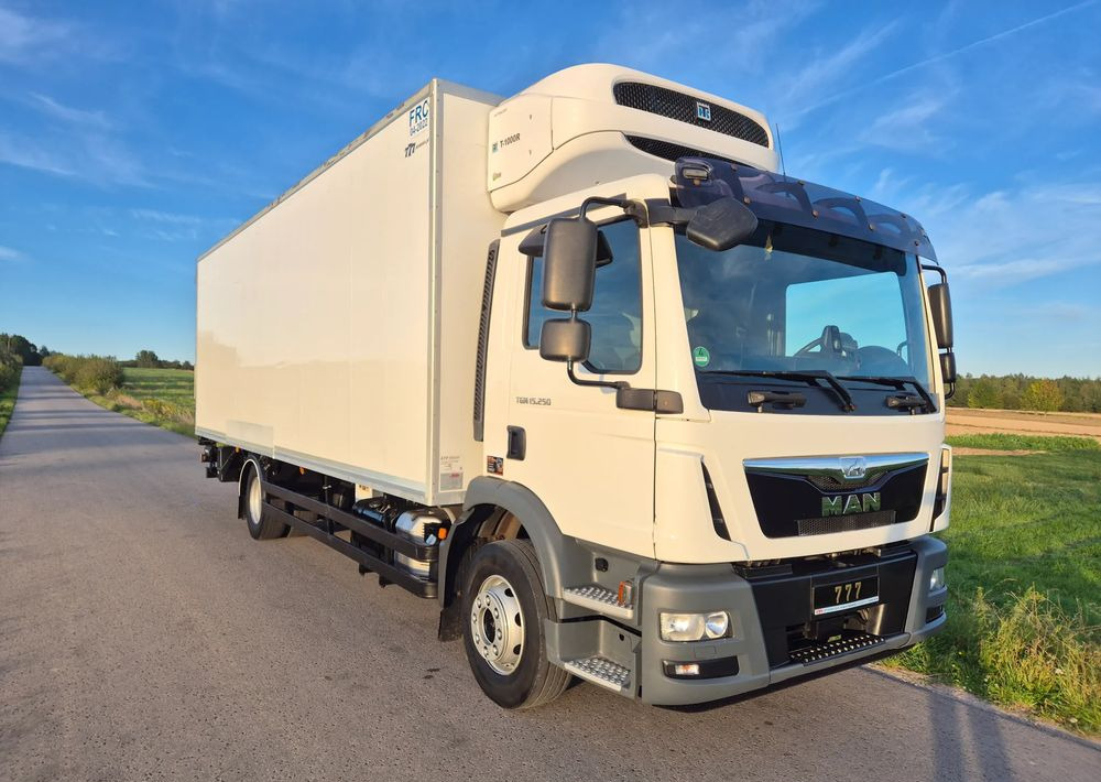 MAN TGM 15.250 7.5m winda AUTOMAT KLIMA z Niemiec EURO 6 / CHŁODNIA T-1000R THERMOKING - Camion frigorifique: photos 3 MAN TGM 15.250 7.5m winda AUTOMAT KLIMA z Niemiec EURO 6 / CHŁODNIA T-1000R THERMOKING - Camion frigorifique: photos 3