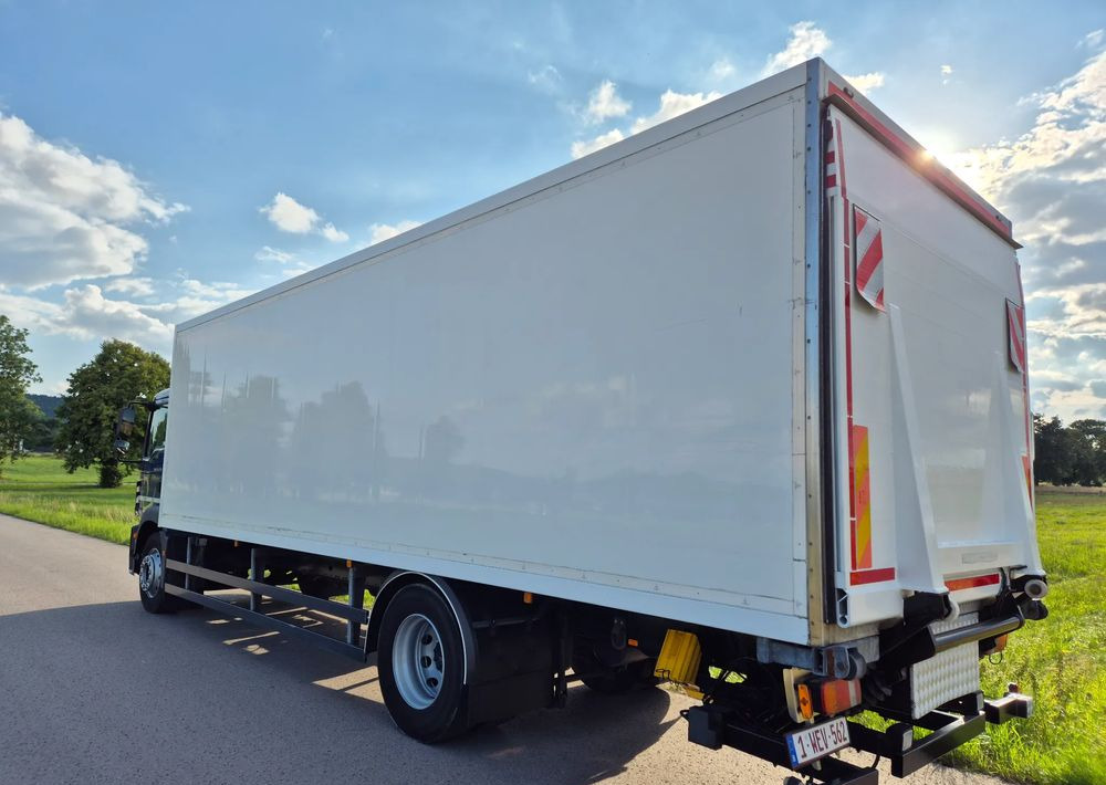 MAN TGM 18.250 Carrier 1950 D/E z Holandii / TOP STAN / 7.5m / 18 palet / winda + drzwi boczne / OKAZJA - Camion frigorifique: photos 5 MAN TGM 18.250 Carrier 1950 D/E z Holandii / TOP STAN / 7.5m / 18 palet / winda + drzwi boczne / OKAZJA - Camion frigorifique: photos 5