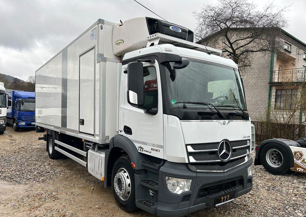 Mercedes-Benz Antos 1824 CARRIER SUPRA 1150 DRZWI + winda i drzwi boczne / 7.7m / z Holandii / KLIMA LEKKI / Axor man Tgm T1000-R THERMO King - Camion frigorifique: photos 1 Mercedes-Benz Antos 1824 CARRIER SUPRA 1150 DRZWI + winda i drzwi boczne / 7.7m / z Holandii / KLIMA LEKKI / Axor man Tgm T1000-R THERMO King - Camion frigorifique: photos 1