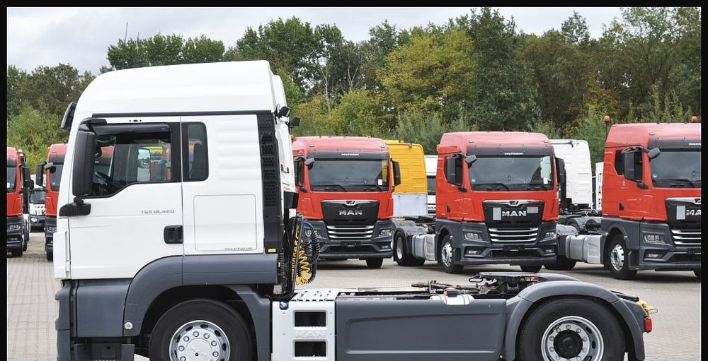 MAN TGS 18.420 2019 NAUKA JAZDY POLIFT ELKA AUTOMAT 4x2 STANDARD 315/70r22.5 SUPER STAN TGX 470 460 420 430 500 510 400 360 410 - Tracteur routier: photos 1 MAN TGS 18.420 2019 NAUKA JAZDY POLIFT ELKA AUTOMAT 4x2 STANDARD 315/70r22.5 SUPER STAN TGX 470 460 420 430 500 510 400 360 410 - Tracteur routier: photos 1
