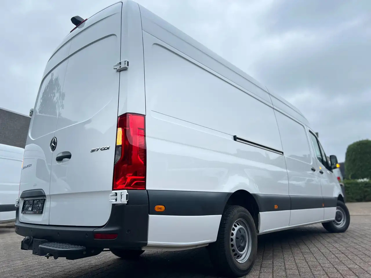 Mercedes-Benz Sprinter 317 L3H2 (38.250ex) 3.5T SLEEP|CARPLAY|CAMERA|PTS - Fourgon utilitaire: photos 4 Mercedes-Benz Sprinter 317 L3H2 (38.250ex) 3.5T SLEEP|CARPLAY|CAMERA|PTS - Fourgon utilitaire: photos 4