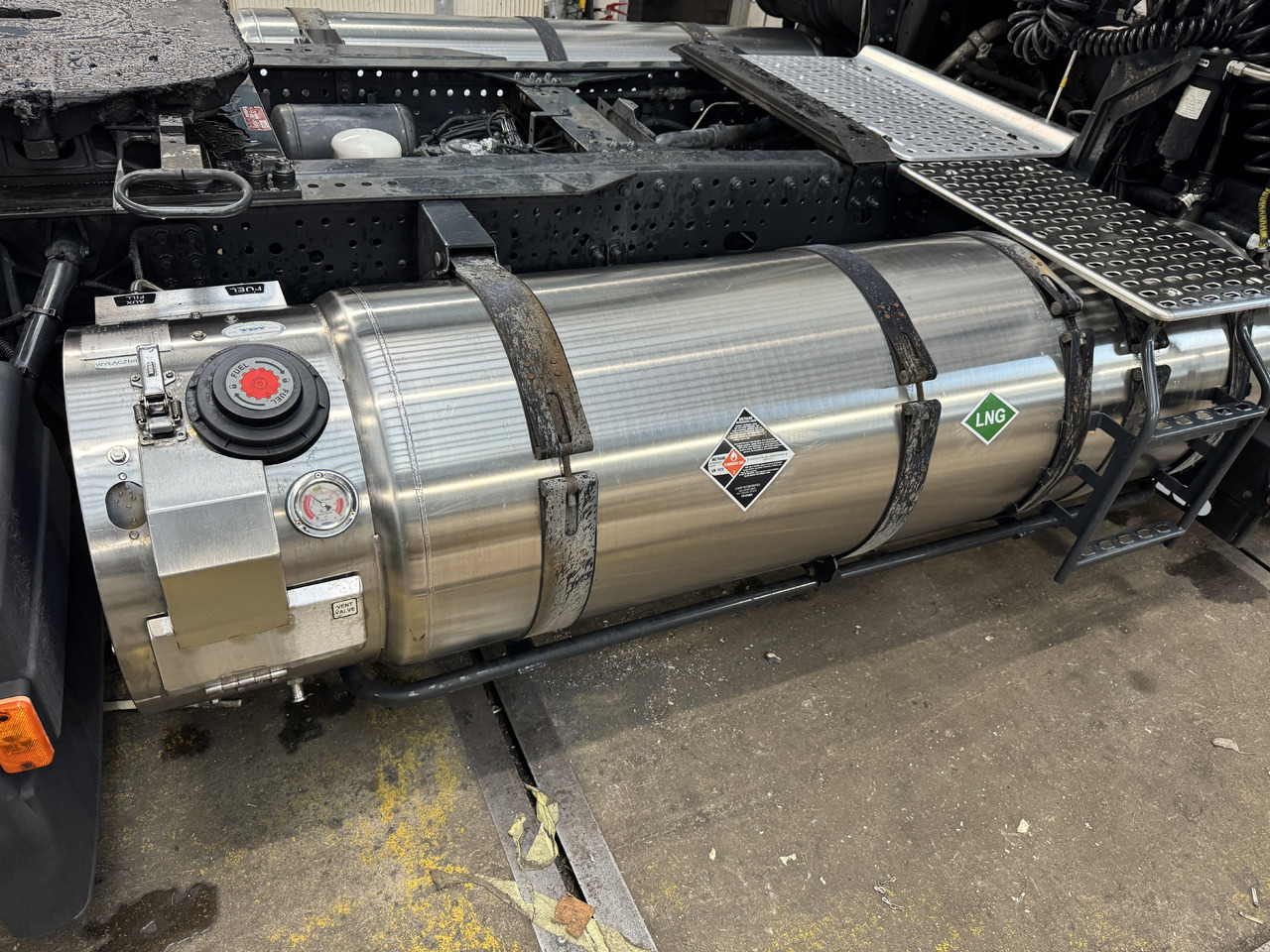 IVECO STRALIS HI-WAY S-WAY - Réservoir de carburant: photos 1 IVECO STRALIS HI-WAY S-WAY - Réservoir de carburant: photos 1