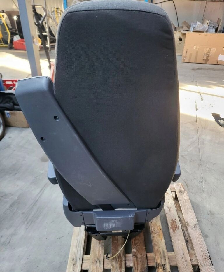 Scania R Euro 6 2189660 Scania R Euro 6 2189660 truck - Siège pour Camion: photos 4 Scania R Euro 6 2189660 Scania R Euro 6 2189660 truck - Siège pour Camion: photos 4
