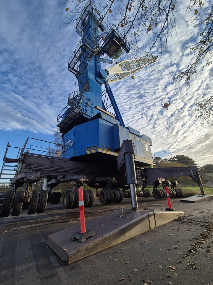 Liebherr LHM250 - Équipement portuaire: photos 5 Liebherr LHM250 - Équipement portuaire: photos 5