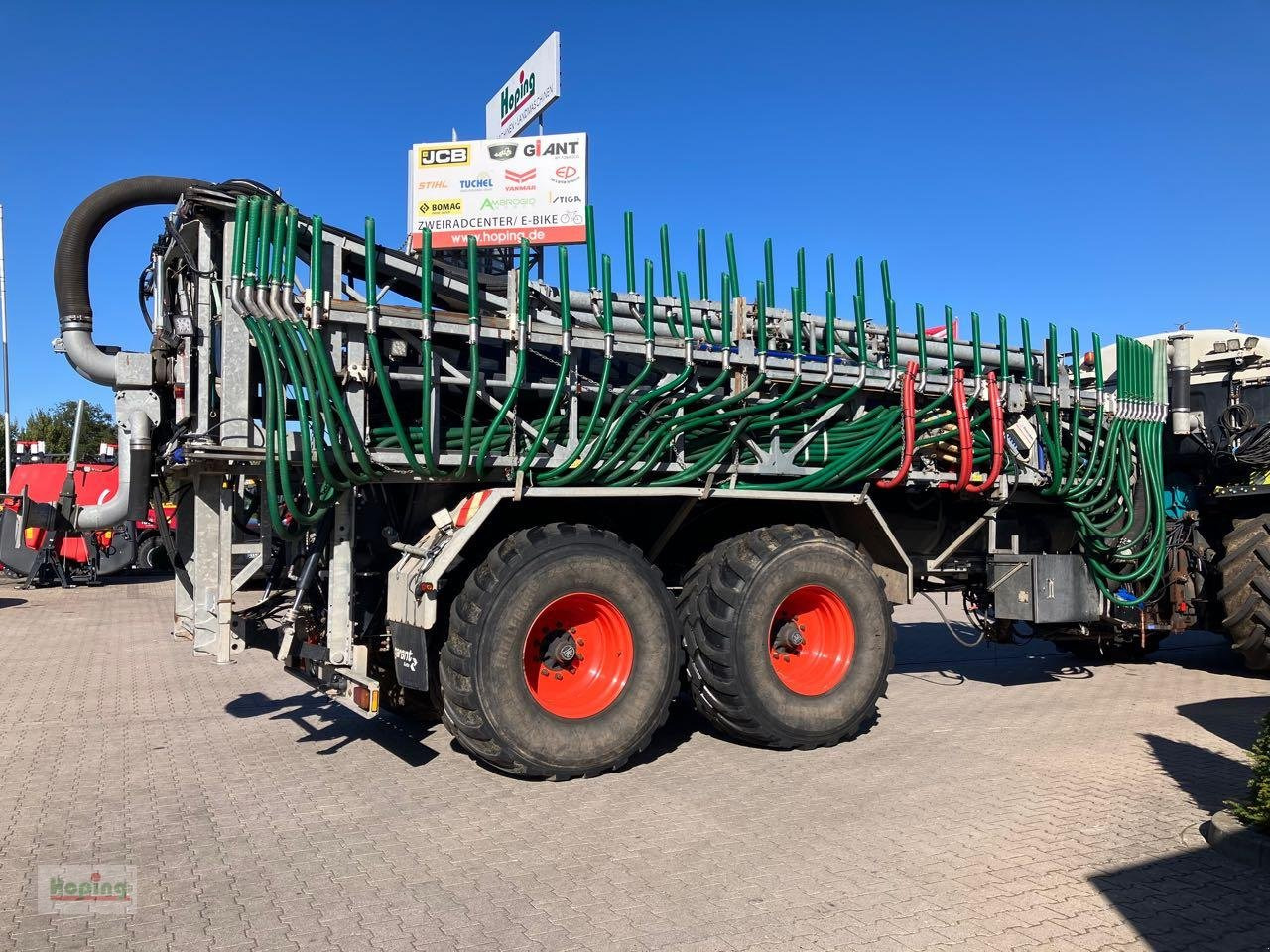 CLAAS Xerion 4000 Saddle Trac Gülletechnik - Tracteur agricole: photos 5 CLAAS Xerion 4000 Saddle Trac Gülletechnik - Tracteur agricole: photos 5