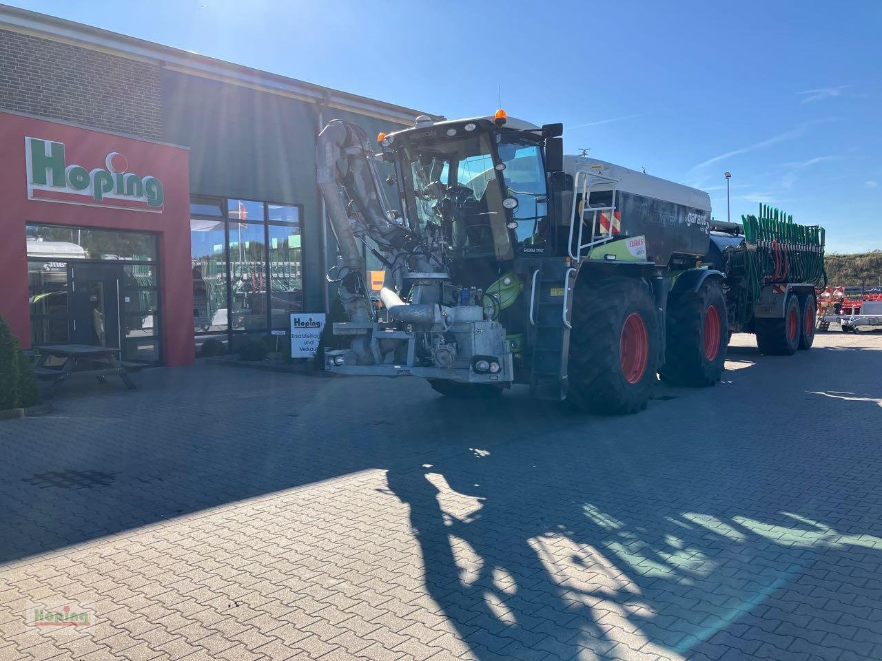 CLAAS Xerion 4000 Saddle Trac Gülletechnik - Tracteur agricole: photos 1 CLAAS Xerion 4000 Saddle Trac Gülletechnik - Tracteur agricole: photos 1