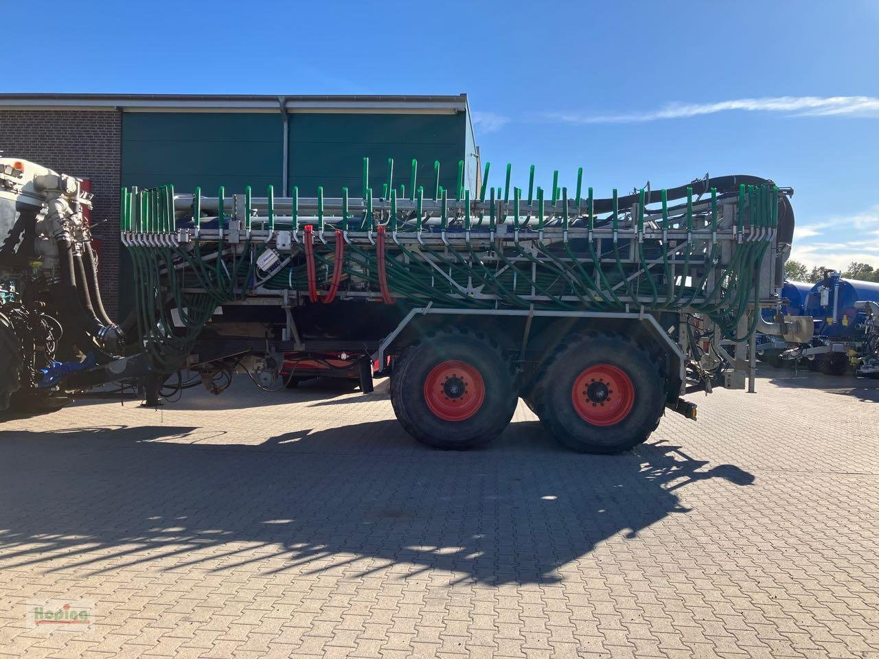 CLAAS Xerion 4000 Saddle Trac Gülletechnik - Tracteur agricole: photos 3 CLAAS Xerion 4000 Saddle Trac Gülletechnik - Tracteur agricole: photos 3