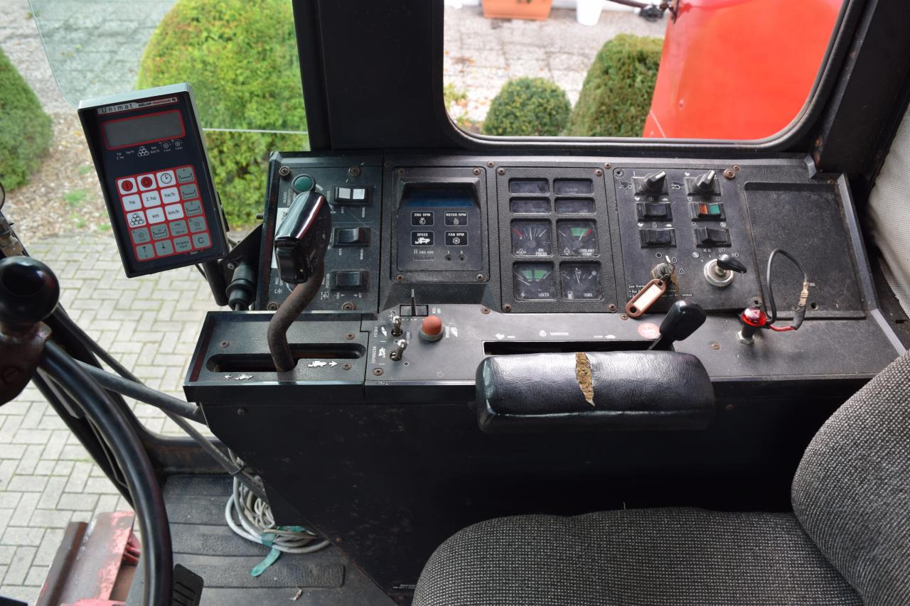 Case-IH 1680 Axial - Moissonneuse-batteuse: photos 5 Case-IH 1680 Axial - Moissonneuse-batteuse: photos 5