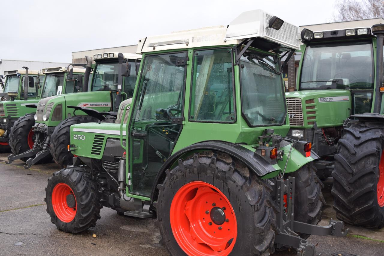 Fendt Farmer 260 V *Schmalspur* - Tracteur agricole: photos 4 Fendt Farmer 260 V *Schmalspur* - Tracteur agricole: photos 4