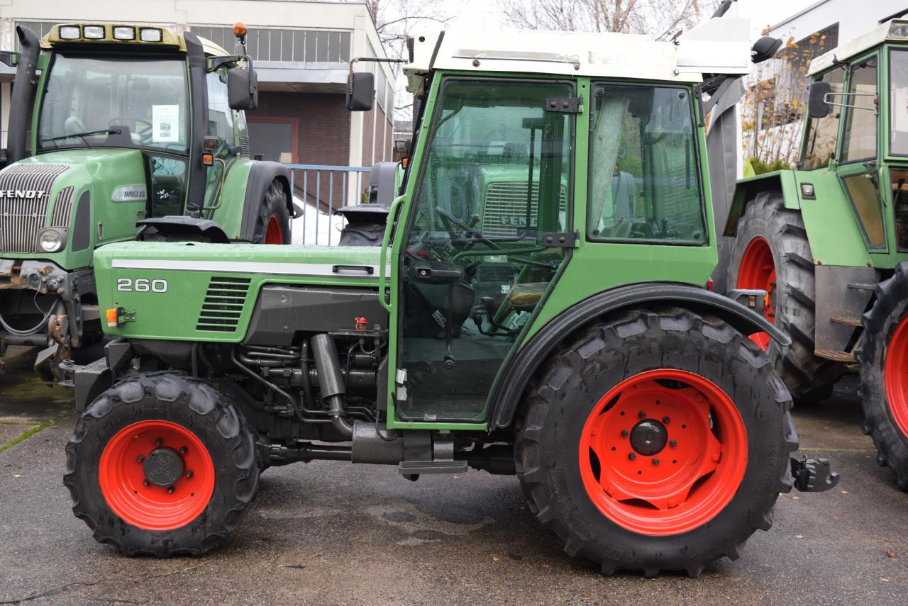 Fendt Farmer 260 V *Schmalspur* - Tracteur agricole: photos 3 Fendt Farmer 260 V *Schmalspur* - Tracteur agricole: photos 3