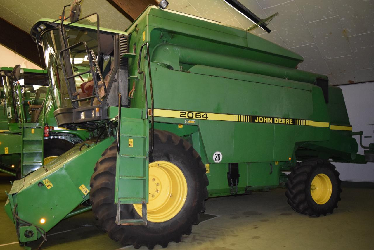 John Deere 2064 - Moissonneuse-batteuse: photos 1 John Deere 2064 - Moissonneuse-batteuse: photos 1