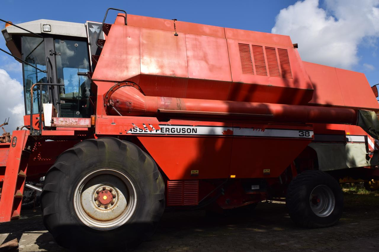 Massey Ferguson MF 38 - Moissonneuse-batteuse: photos 3 Massey Ferguson MF 38 - Moissonneuse-batteuse: photos 3